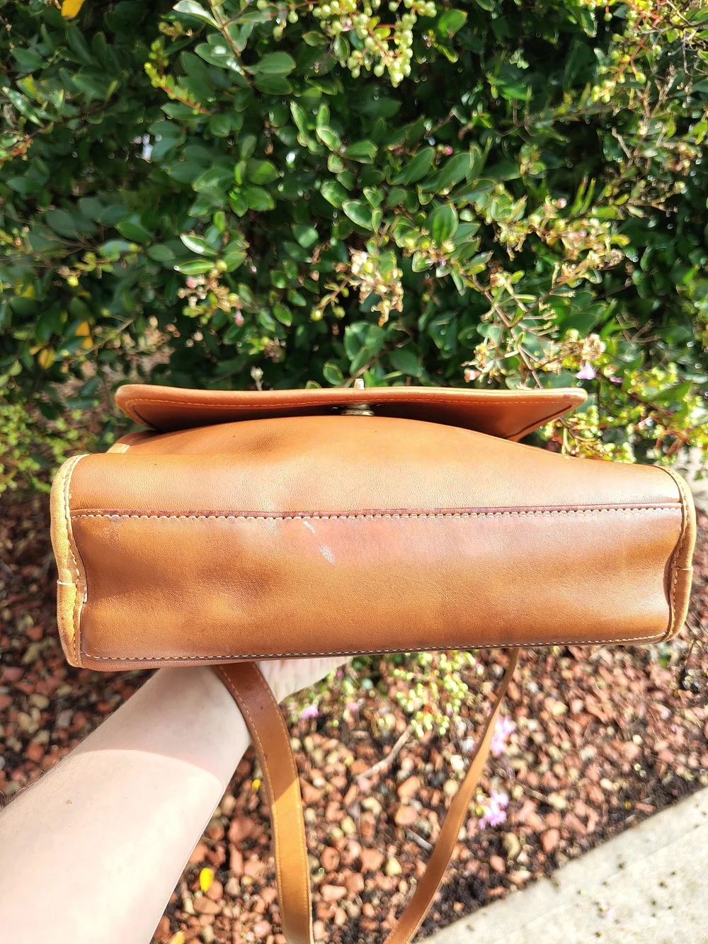 (Pre-1994) Vintage USA Coach Court Bag 9870 British Tan Leather Crossbody
